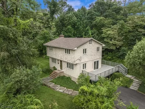 660 Winding Brook Ln, Califon, NJ 07830
