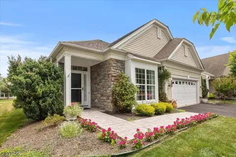 204 Stone Manor Dr, Franklin Twp, NJ 08873