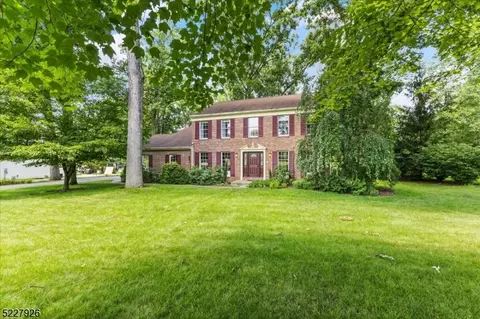 14 Turnburry Rd, Washington, NJ 07882