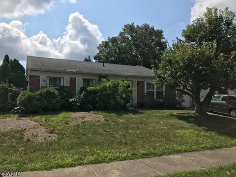 8 Windward Dr, Barnegat Twp, NJ 08005
