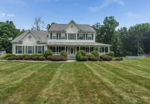 7 Hanzel Woods Dr, Liberty, NJ 07838