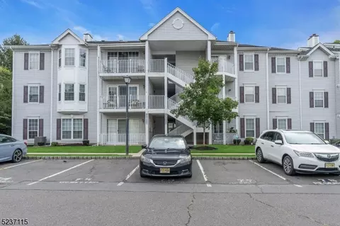 484 Witney Ct, North Brunswick Twp, NJ 08902