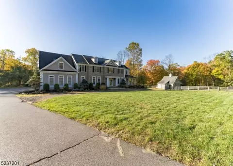75 Sutton Rd, Tewksbury Twp, NJ 07830