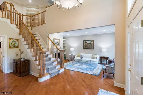 39 Pacio Ct, Roseland, NJ 07068