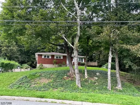 36 Center St, Netcong, NJ 07857