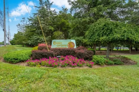 40 Beaconsfield Pl #40, Somerset, NJ 08873