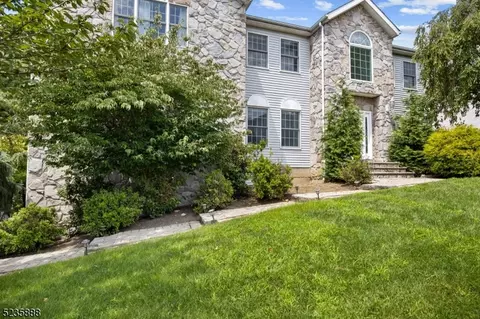 4 Fox Boro Rd, Wayne, NJ 07470 photo 1