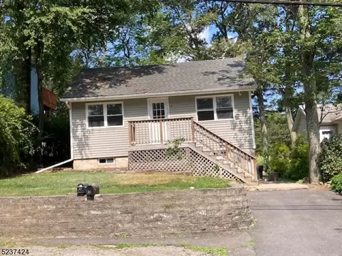 18 Larson Trl, Hopatcong, NJ 07843