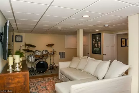 9 Summit Dr, Wayne, NJ 07470 photo 22