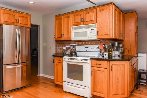 9 Summit Dr, Wayne, NJ 07470 photo 16
