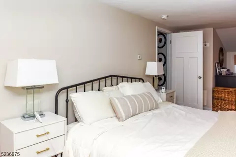 9 Summit Dr, Wayne, NJ 07470 photo 25