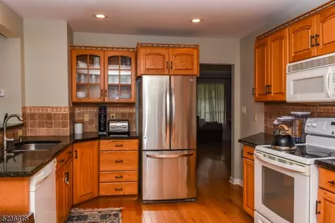 9 Summit Dr, Wayne, NJ 07470 photo 17