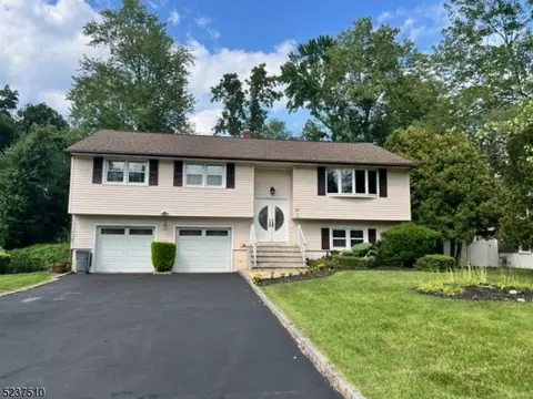 93 Barnida Dr, East Hanover, NJ 07936
