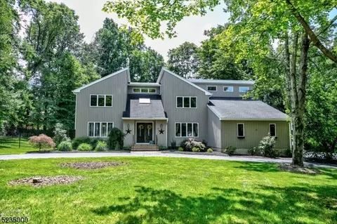 15 Burnett Brook Dr, Randolph Twp, NJ 07869