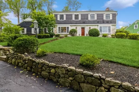 31 Chimney Ridge Dr, Morristown, NJ 07960