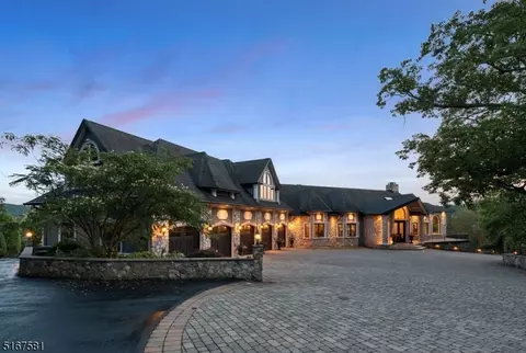 43 Graceview Dr, Kinnelon, NJ 07405