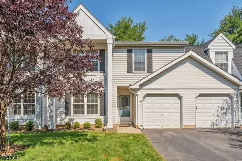 330 Hazlitt Way, East Franklin, NJ 08873