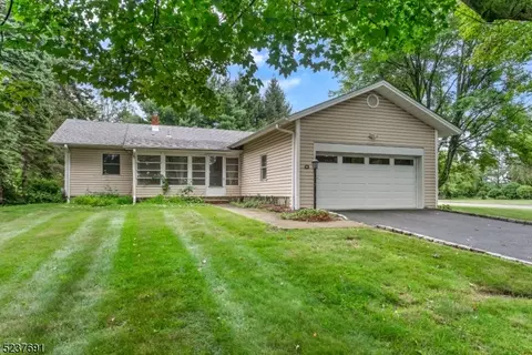 72 Fernia Dr, Randolph, NJ 07869
