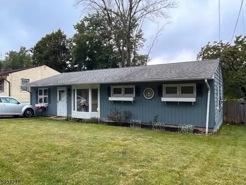 44 Prospect Point Rd, Jefferson, NJ 07849