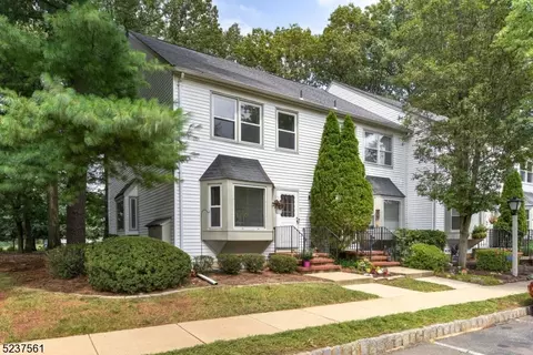 61 Jefferson Ct, Flemington, NJ 08822