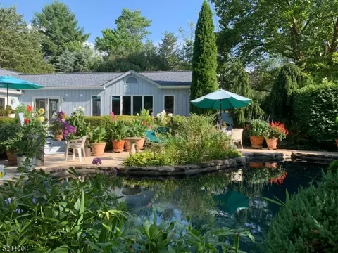 18 Cedar Grove Rd, Clinton Twp, NJ 08801