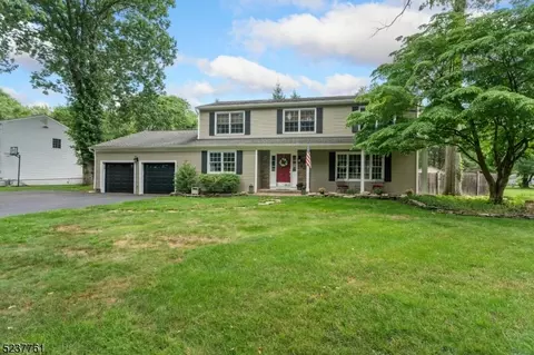 16 Norman Ln, Roxbury Twp, NJ 07876