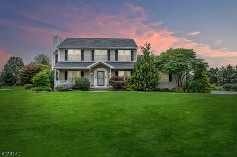 6 Gunther Loop, East Franklin, NJ 08873