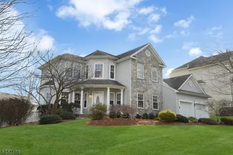 323 Pinnacle Dr, Jefferson, NJ 07849