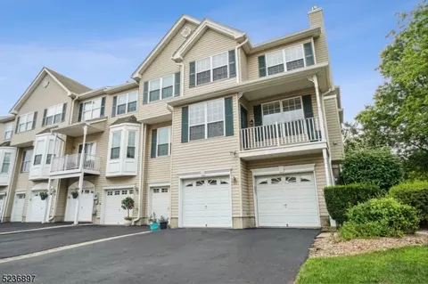 33 Clearbrook Ln, Flemington, NJ 08822