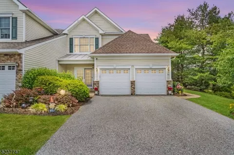 65 Briar Ct, Hamburg, NJ 07419