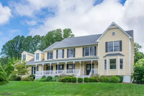 22 Aldebaran Dr, Randolph, NJ 07869