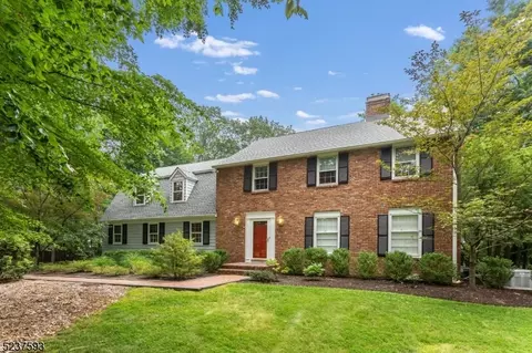 18 Olsen Dr, Warren, NJ 07059