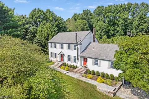 3 Oxford Ln, Washington Twp, NJ 07853