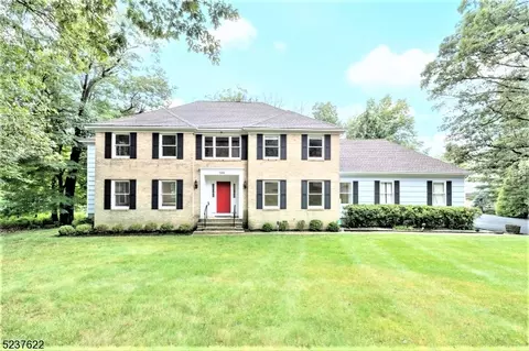 135 Parlin Ln, Watchung, NJ 07069