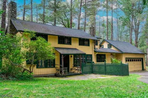 963 E Shore Dr, Newton, NJ 07860