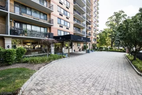 60 Parkway Dr #3B, East Orange, NJ 07017