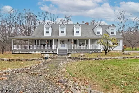 386 Drakestown Rd, Long Valley, NJ 07853