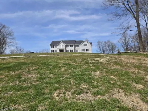 12 Village Dr, Lafayette, NJ 07848
