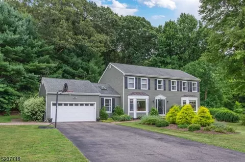 75 Winay Ter, Washington Twp, NJ 07853