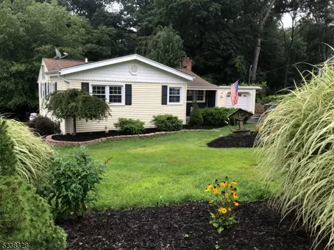76 Woodstone Rd, Rockaway, NJ 07866