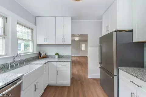 9 Allen Pl, Morris Plains, NJ 07950
