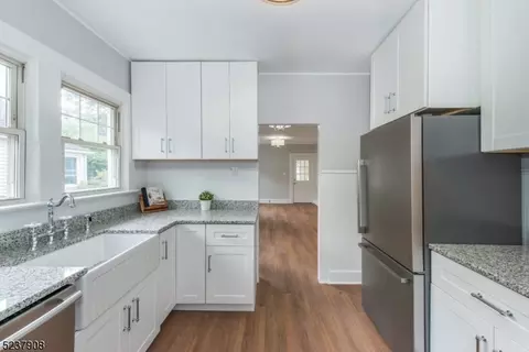 9 Allen Pl, Morris Plains, NJ 07950