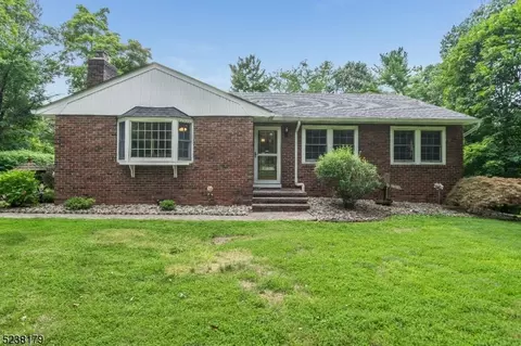 17 Greenwood Pl, Flemington, NJ 08822