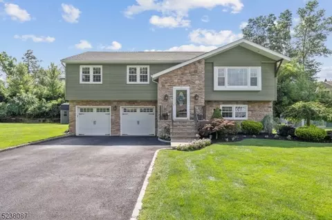 6 Brookline Ave, East Hanover, NJ 07936