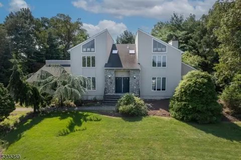 28 Sylvan Dr, Montville Twp, NJ 07058