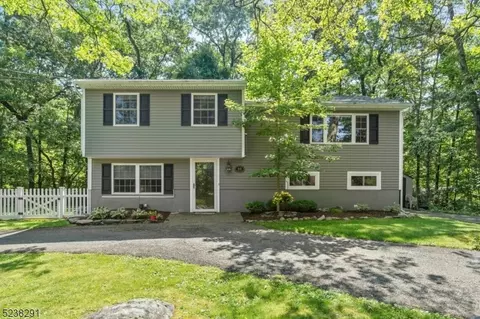 44 Deer Trail Lake Rd, Hardyston, NJ 07460