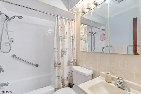 2 Shore Rd, Wayne, NJ 07470 photo 18