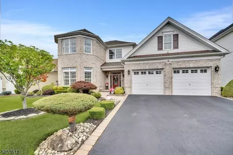 171 N Masters Dr, Monroe Township, NJ 08831