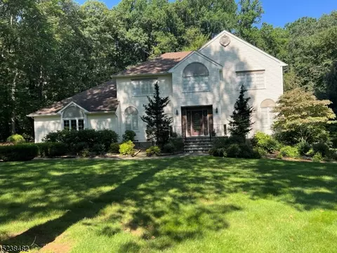 11 Winchester Ter, Randolph, NJ 07869