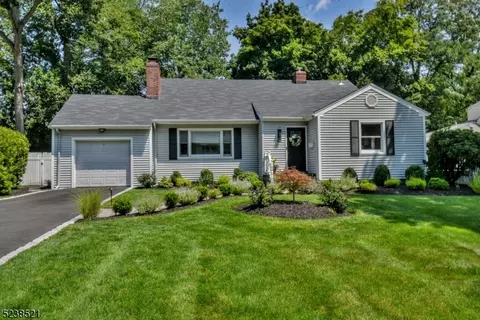 43 Sherwood Rd, Upper Saddle River, NJ 07458